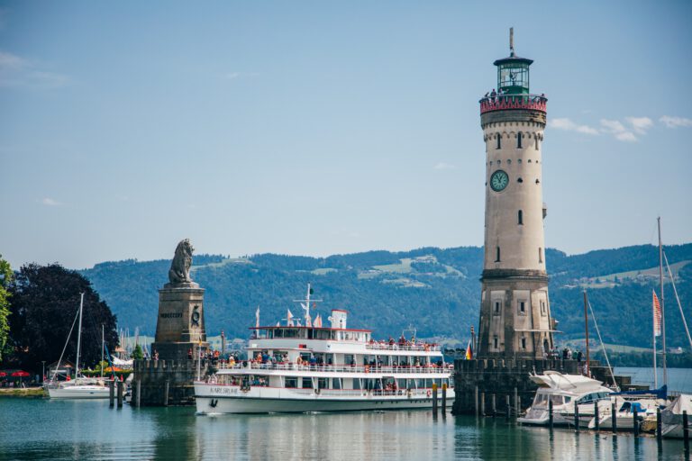 Schifffahrt im Lindauer Hafen